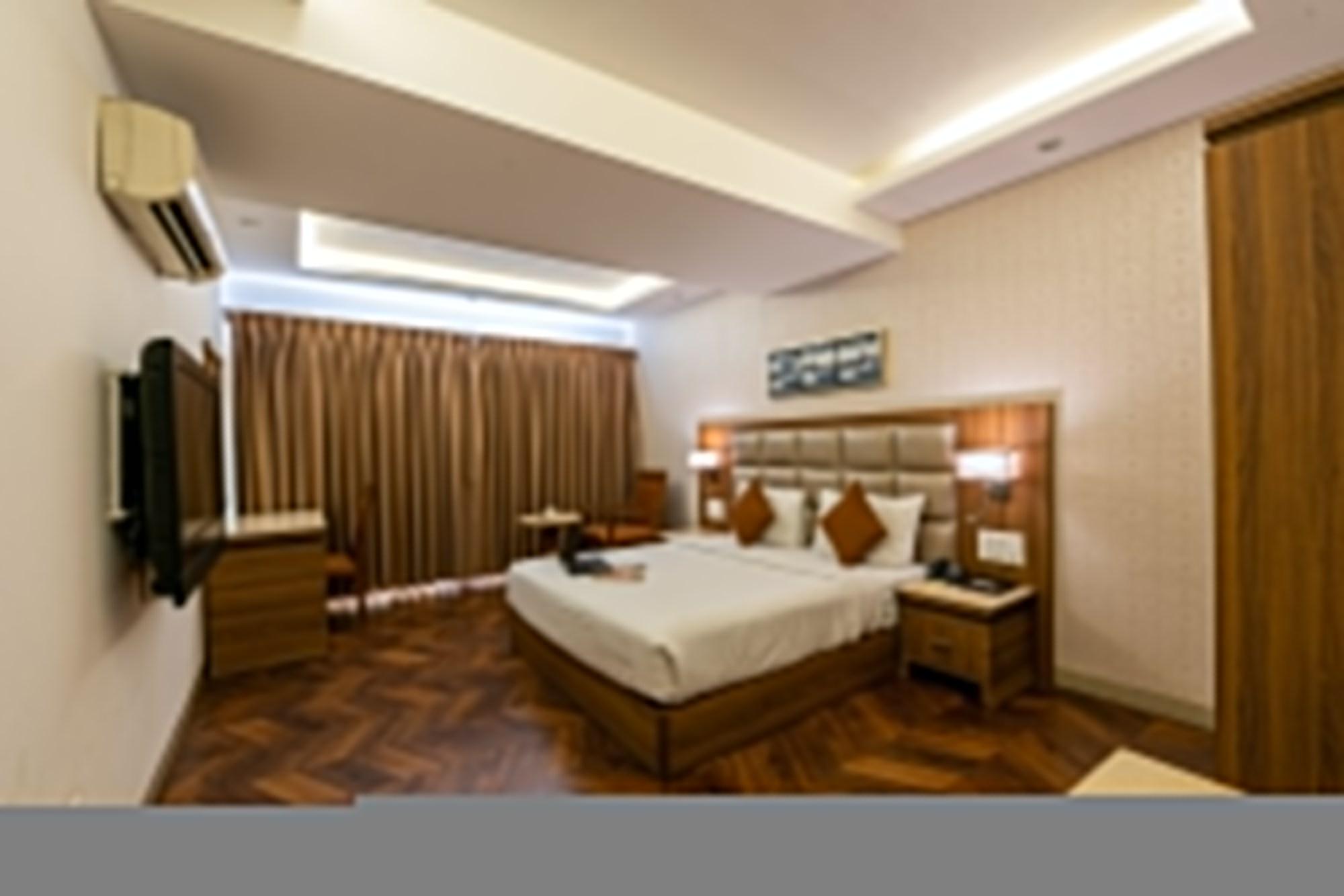 Treebo Trend Surya Nashik Hotel Exterior foto