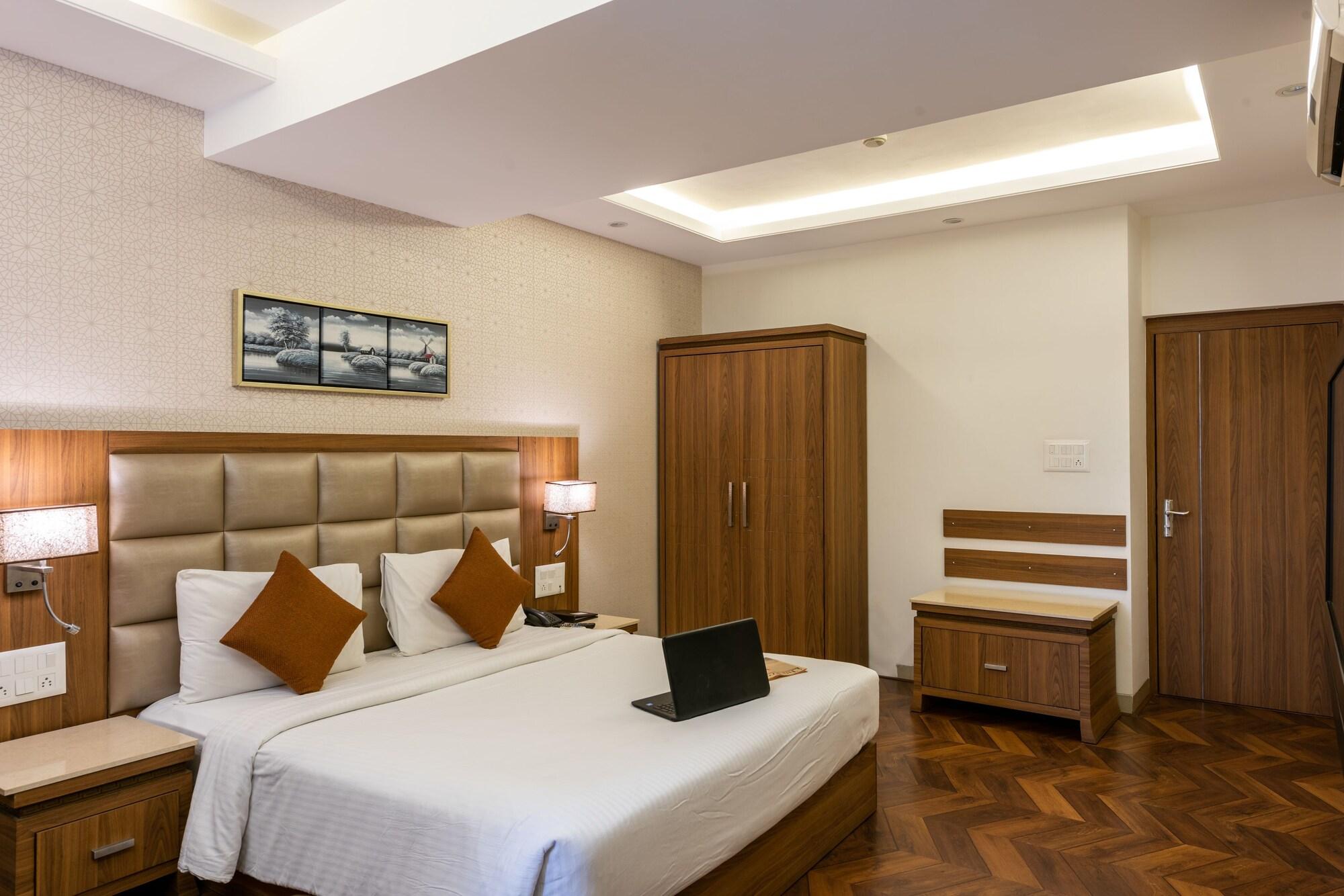 Treebo Trend Surya Nashik Hotel Exterior foto