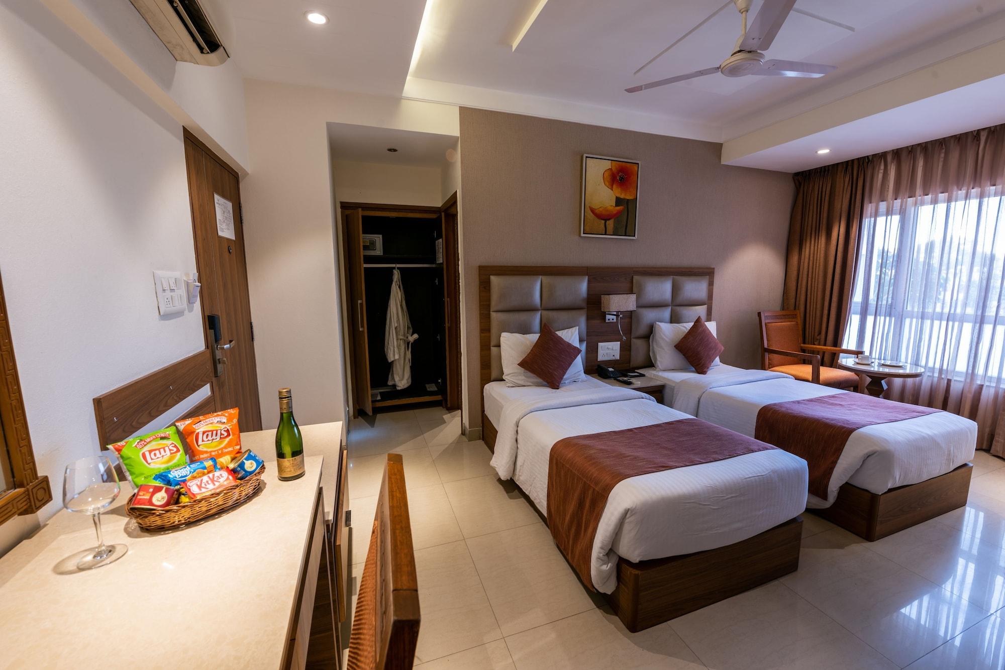 Treebo Trend Surya Nashik Hotel Exterior foto
