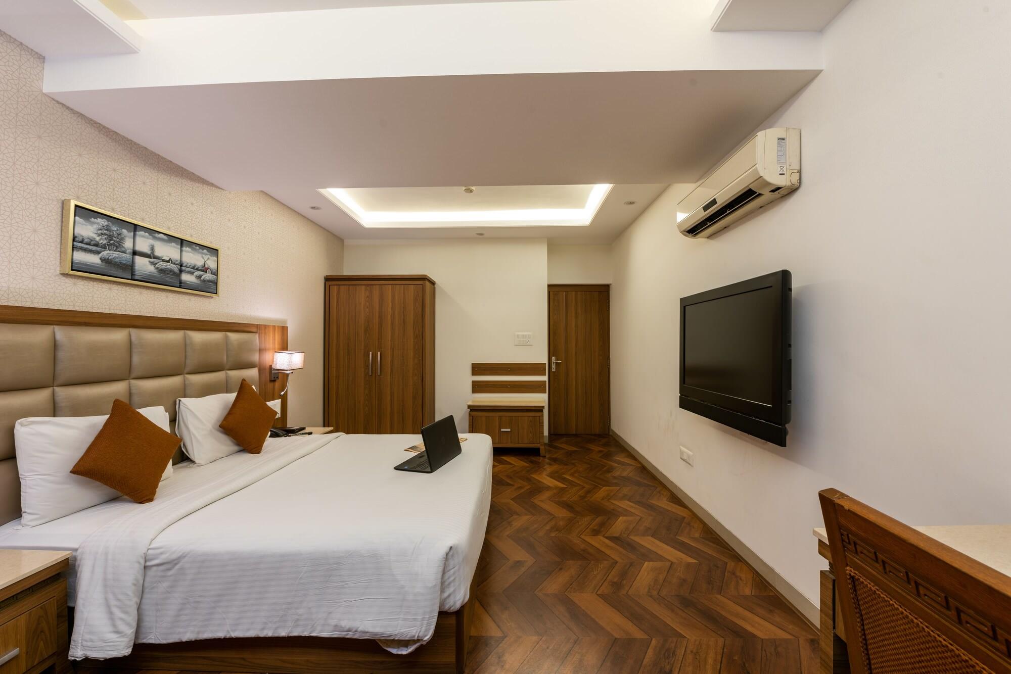 Treebo Trend Surya Nashik Hotel Exterior foto
