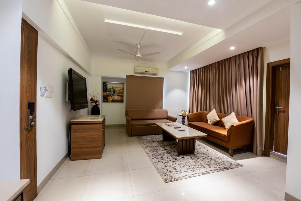 Treebo Trend Surya Nashik Hotel Exterior foto