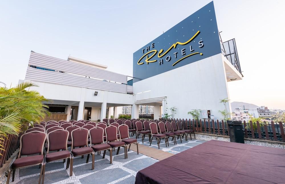 Treebo Trend Surya Nashik Hotel Exterior foto