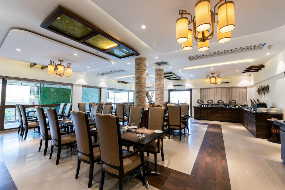 Treebo Trend Surya Nashik Hotel Exterior foto