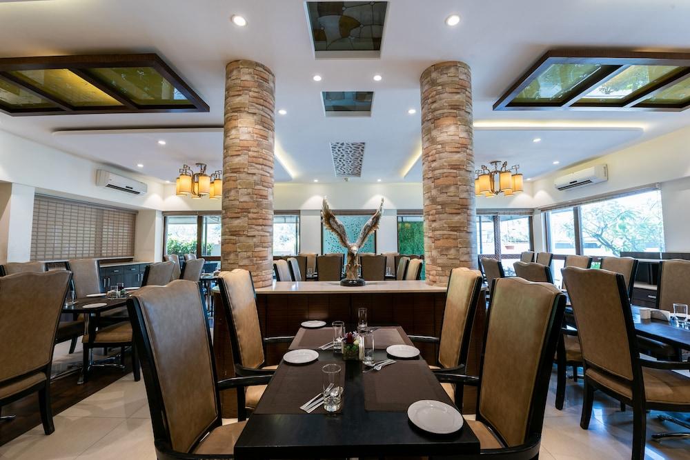 Treebo Trend Surya Nashik Hotel Exterior foto