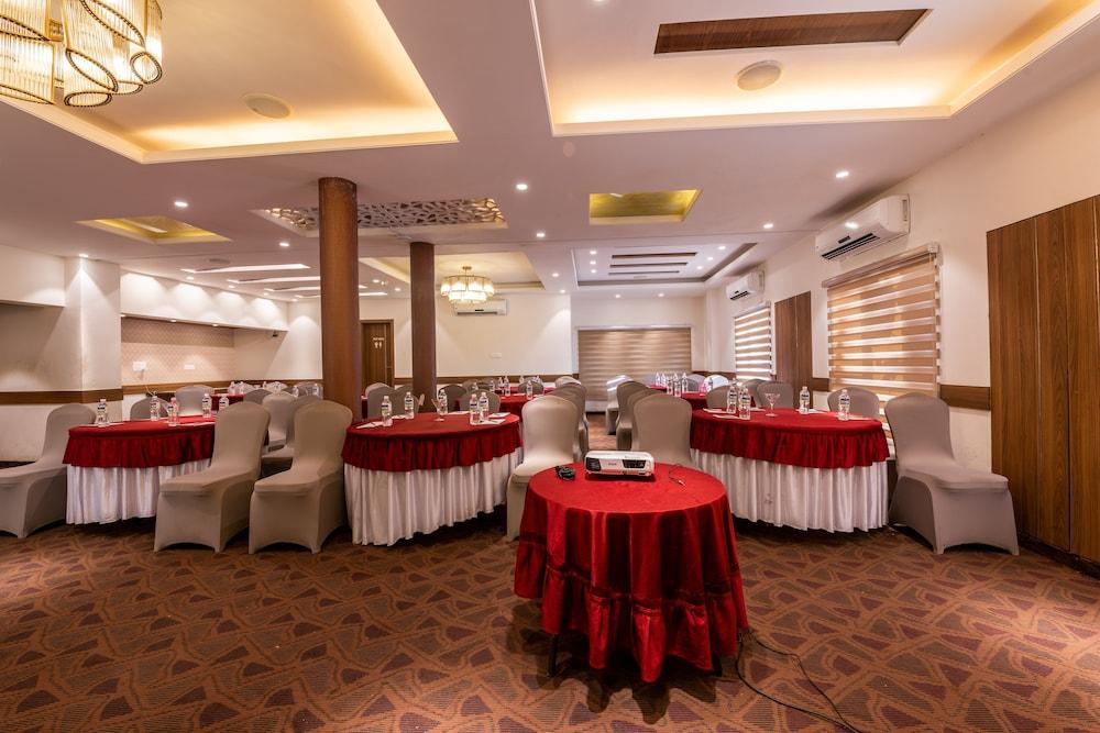 Treebo Trend Surya Nashik Hotel Exterior foto