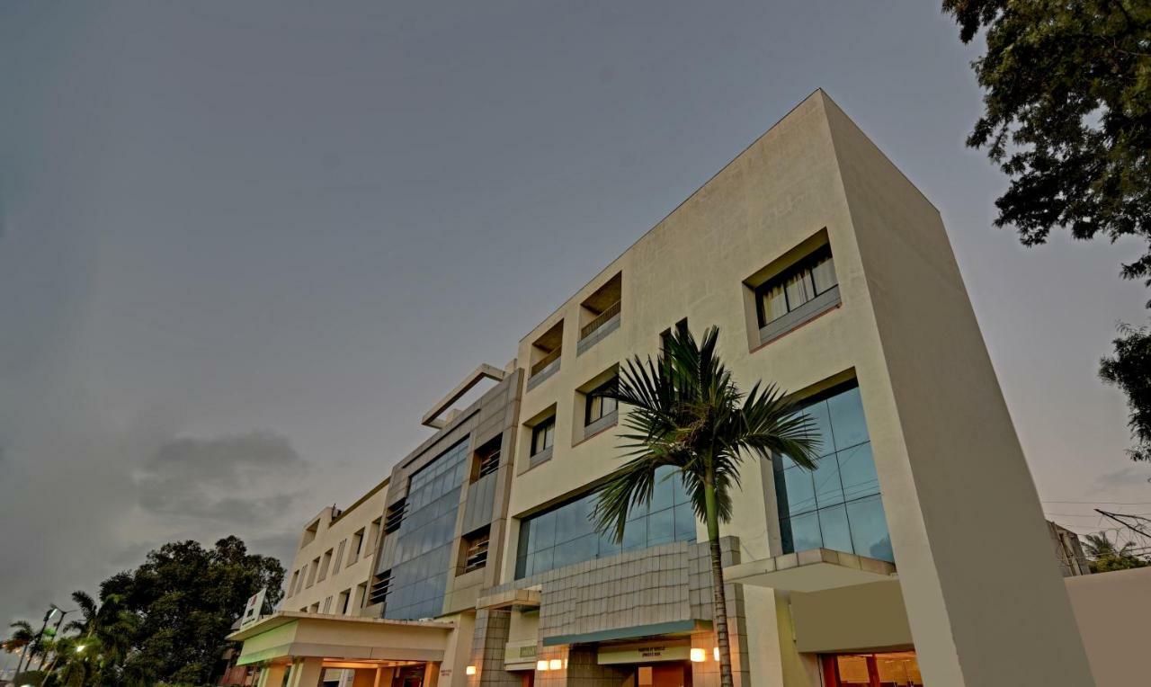 Treebo Trend Surya Nashik Hotel Exterior foto