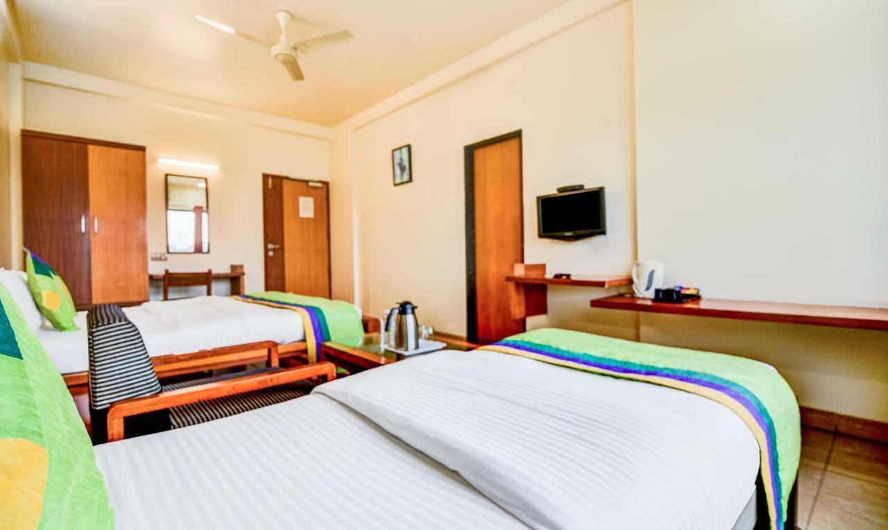 Treebo Trend Surya Nashik Hotel Exterior foto