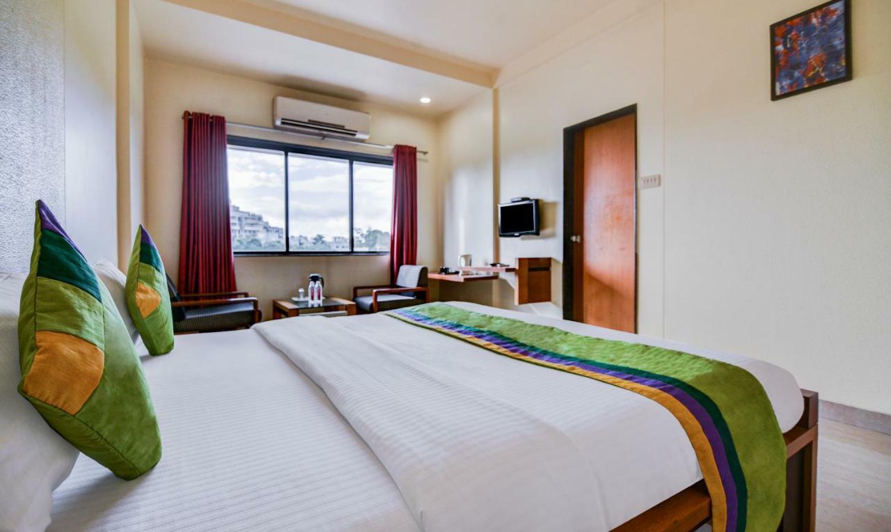 Treebo Trend Surya Nashik Hotel Exterior foto