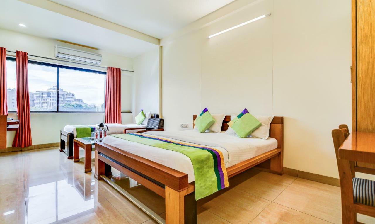 Treebo Trend Surya Nashik Hotel Exterior foto