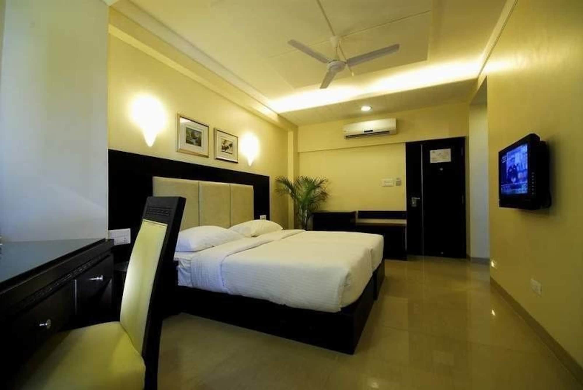 Treebo Trend Surya Nashik Hotel Exterior foto