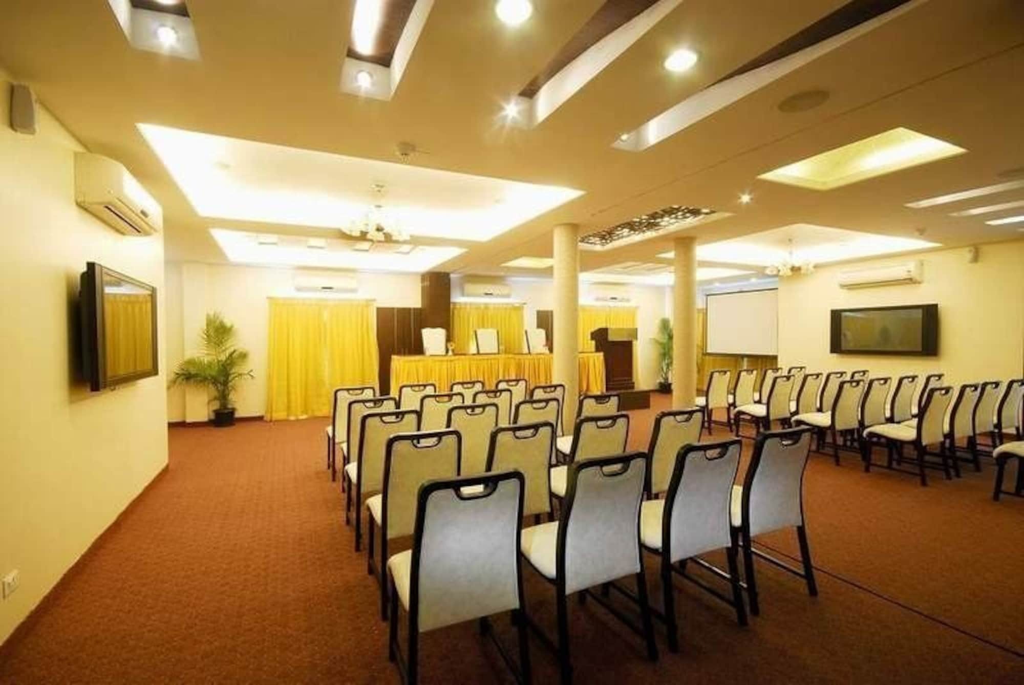 Treebo Trend Surya Nashik Hotel Exterior foto